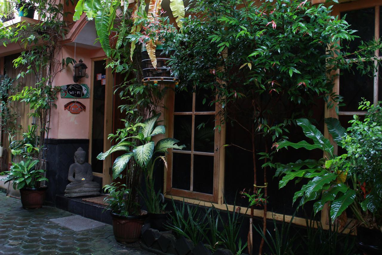 La Javanaise Home Stay Malioboro ジョグジャカルタ エクステリア 写真
