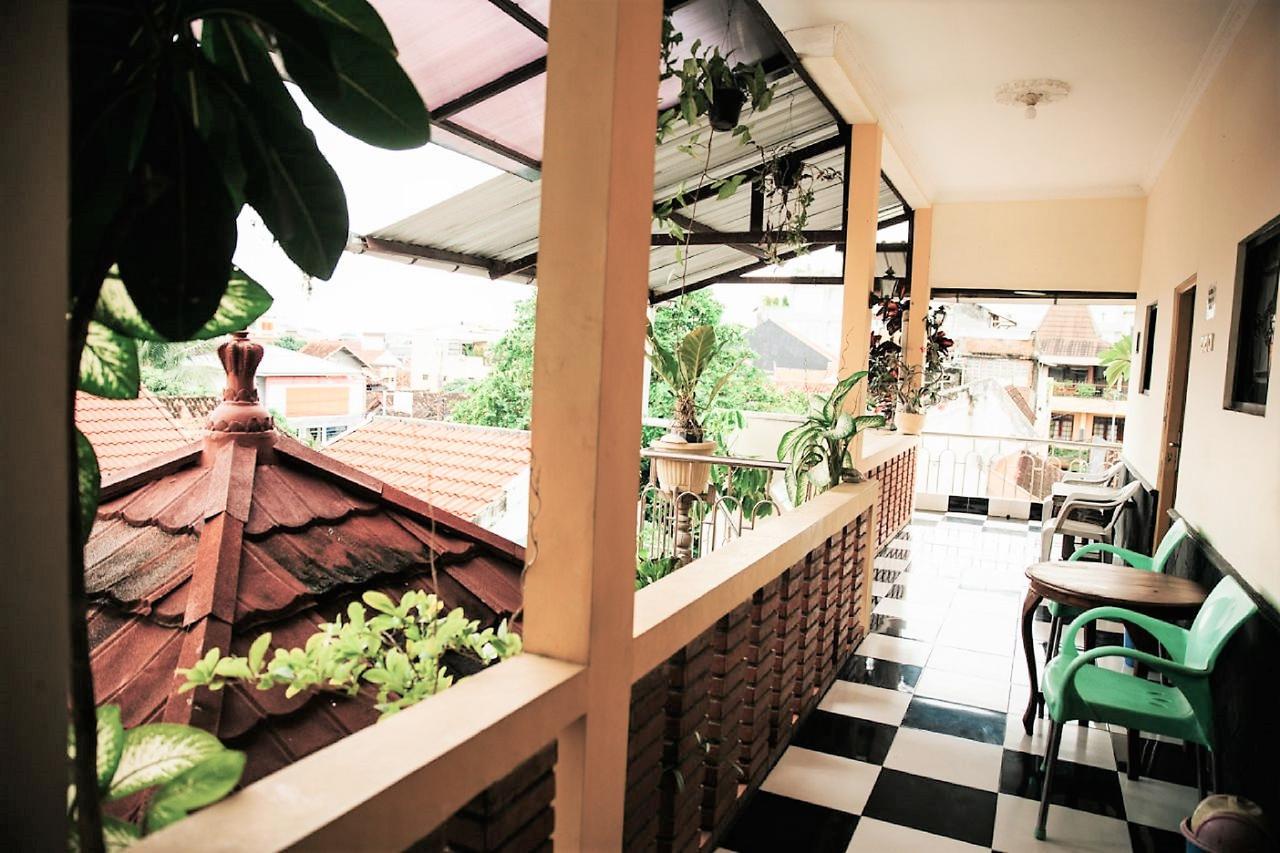 La Javanaise Home Stay Malioboro ジョグジャカルタ エクステリア 写真