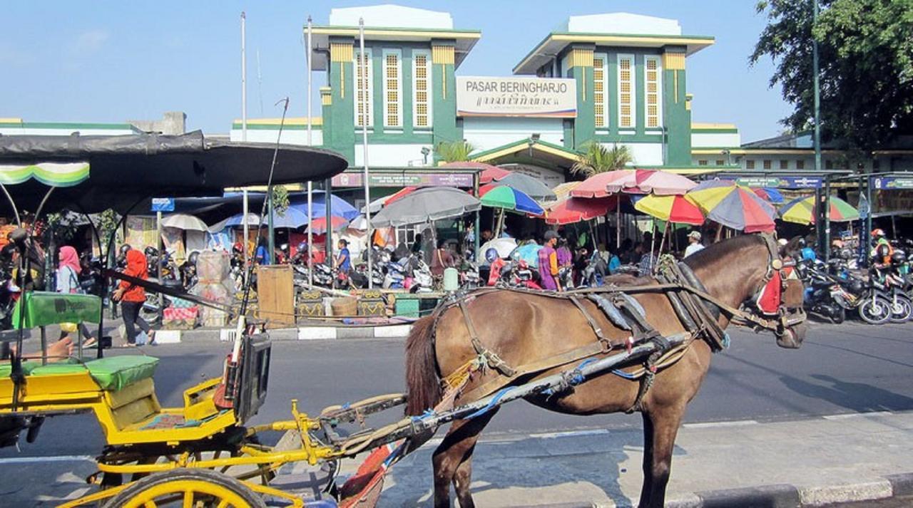 La Javanaise Home Stay Malioboro ジョグジャカルタ エクステリア 写真