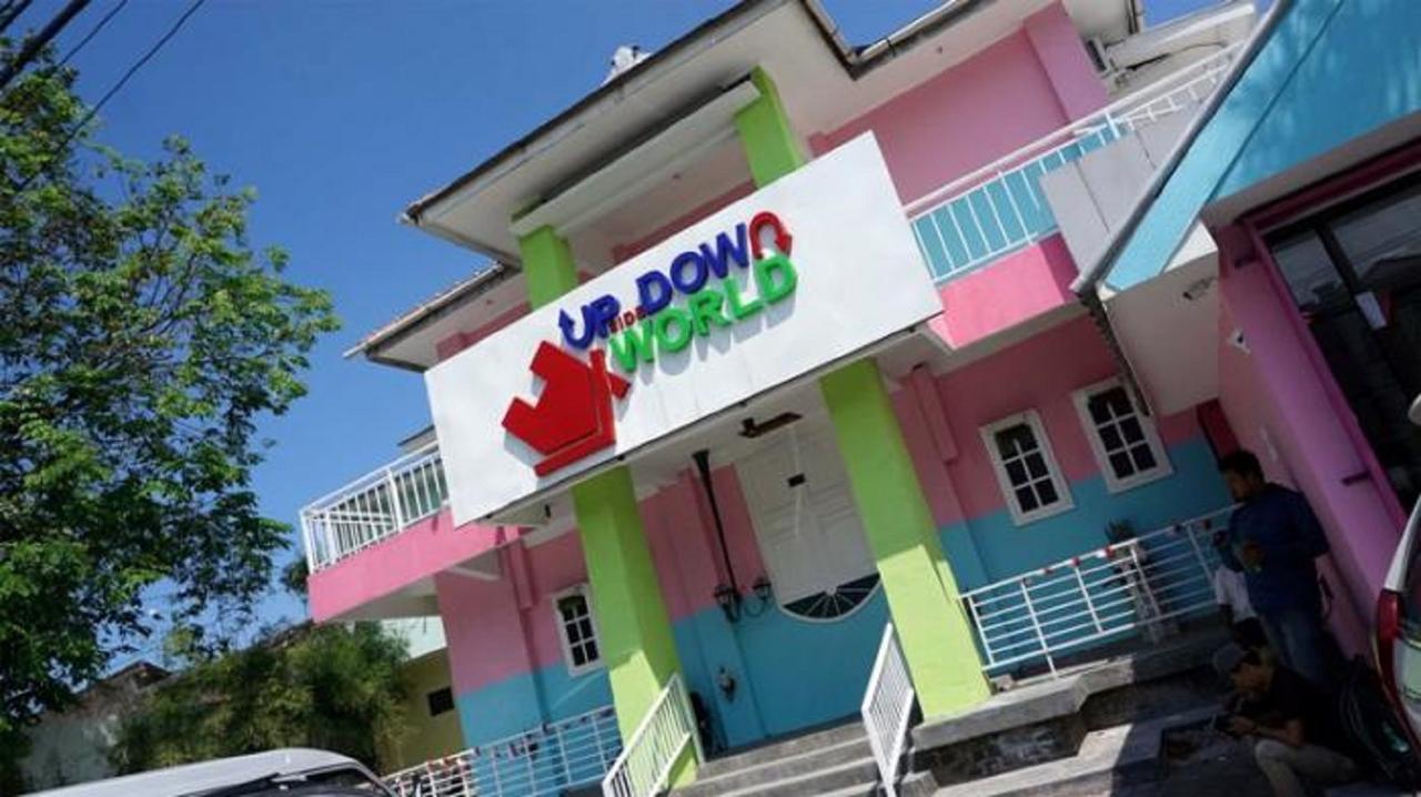 La Javanaise Home Stay Malioboro ジョグジャカルタ エクステリア 写真