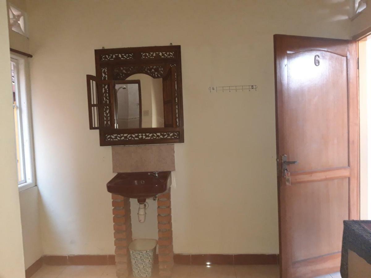 La Javanaise Home Stay Malioboro ジョグジャカルタ エクステリア 写真