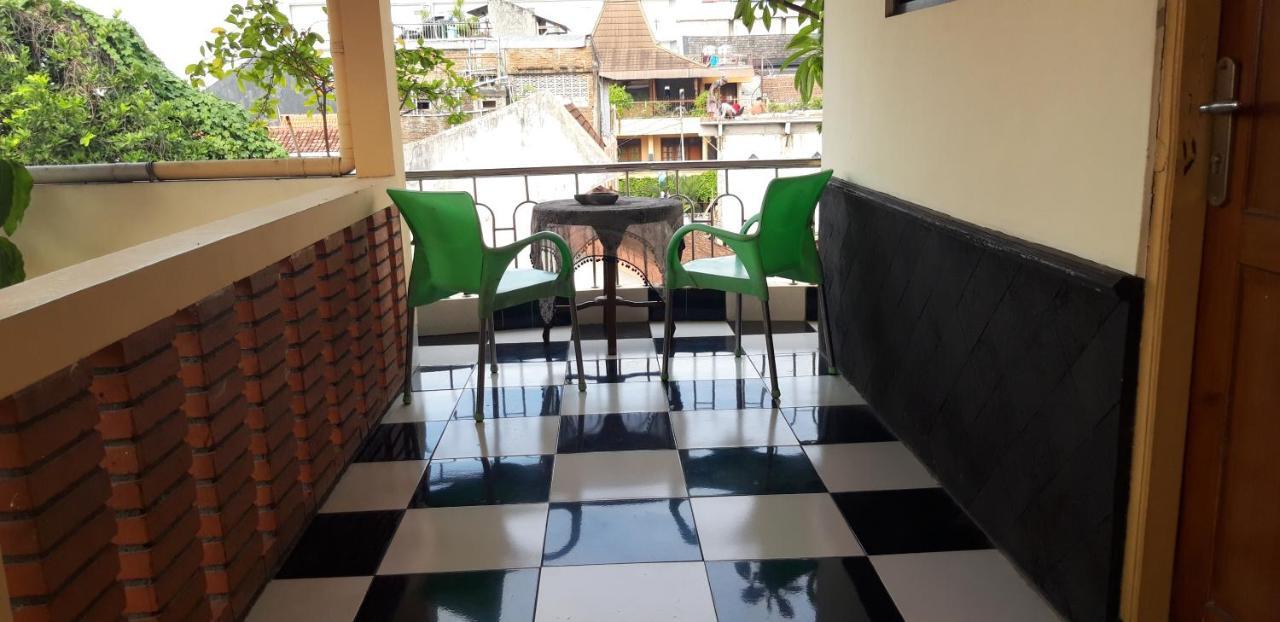 La Javanaise Home Stay Malioboro ジョグジャカルタ エクステリア 写真